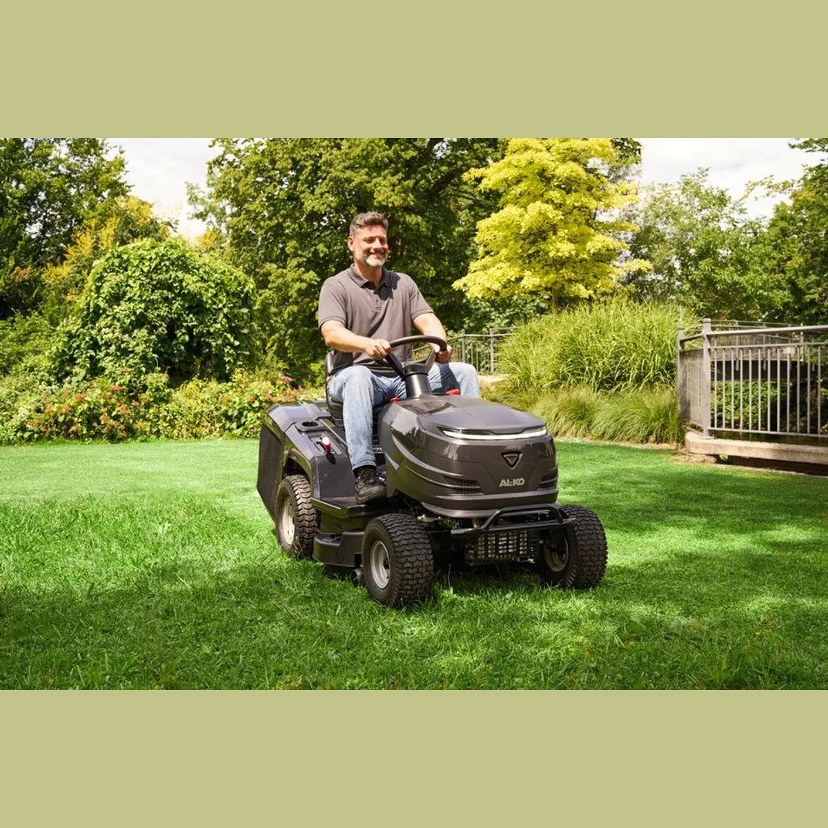 AL-KO EASY 13-86.6 M-A Rasentraktor, 86 cm Schnittbreite, leistungsstarker Motor, ergonomisches Design 2