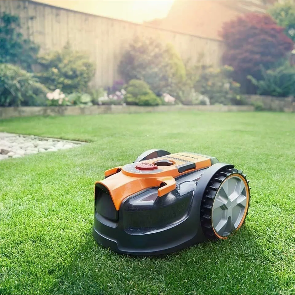 Lawnmaster VBRM16 OcuMow Mähroboter, kabellos, geräuscharm, Hindernisvermeidung 2