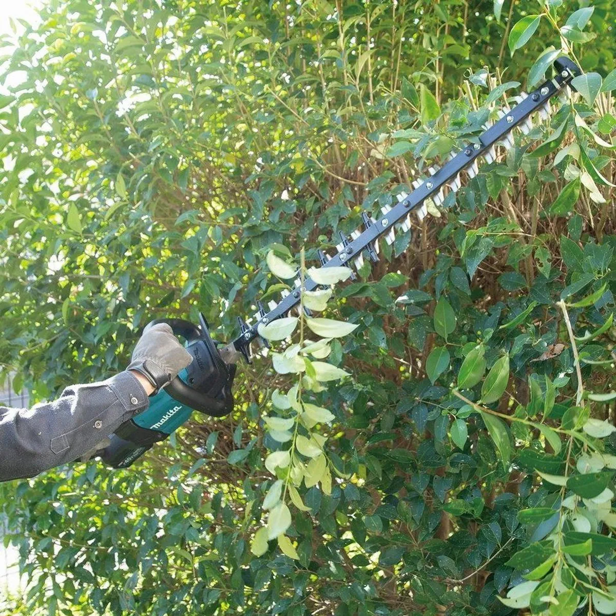 Makita Akku-Heckenschere XGT UH007GD201, kraftvoll, wasserdicht, leistungsstark 2