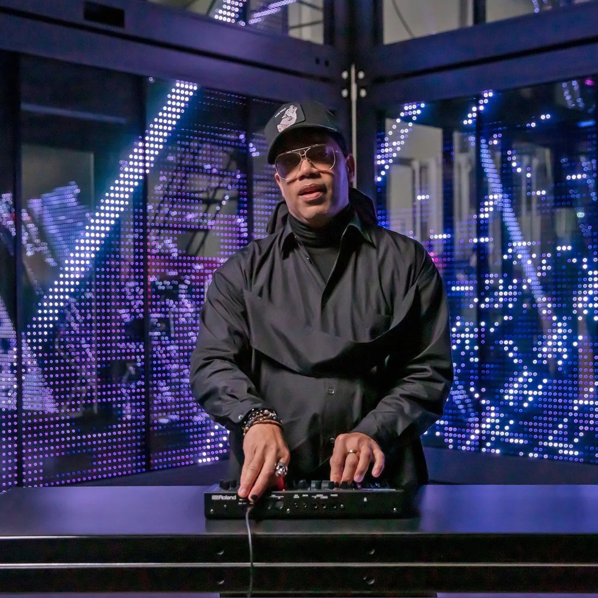 Roland SH-4d Desktop Synthesizer, vielseitige Klangerzeugung, integrierter Sequenzer, intuitive Bedienoberfläche 4