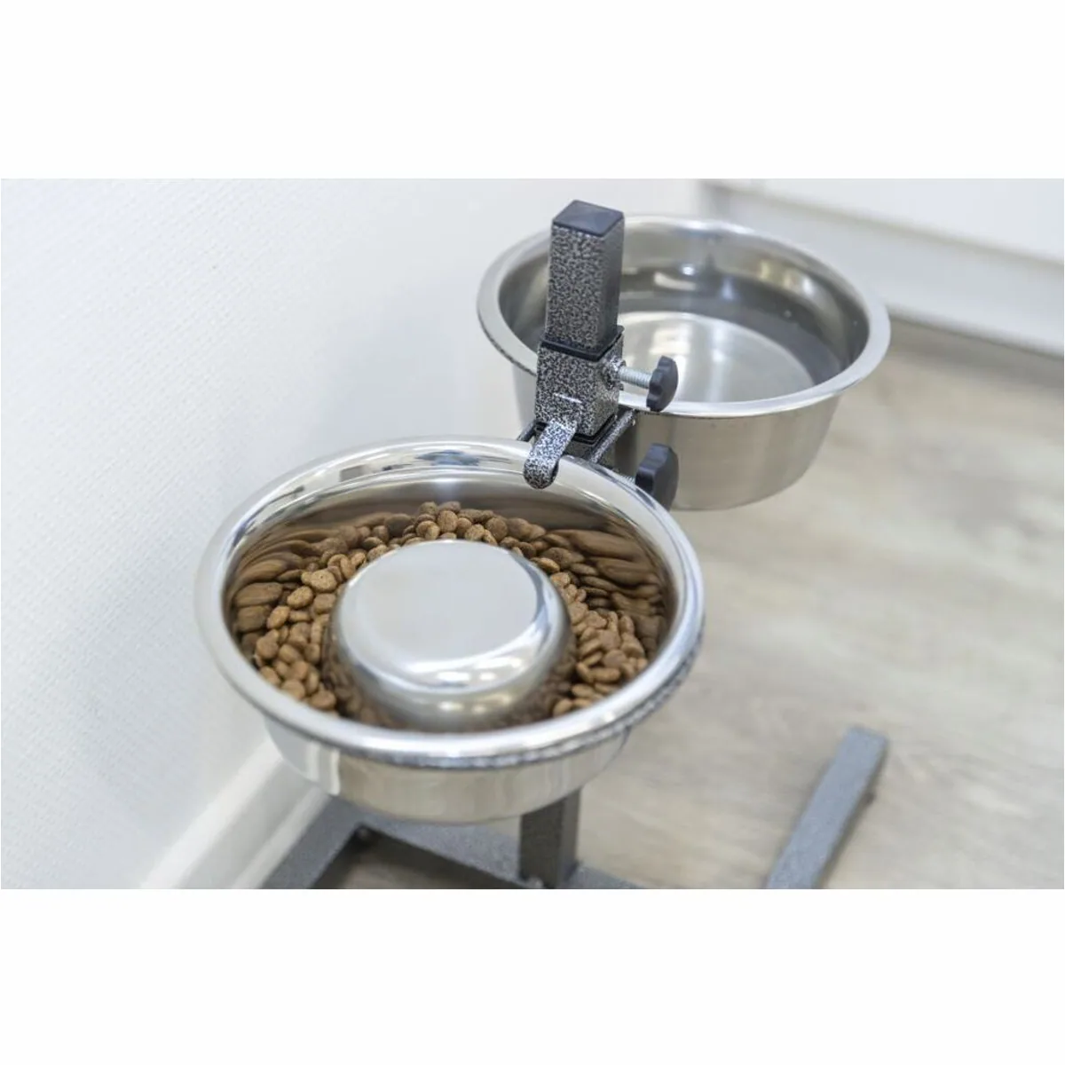 Trixie Napf Hundebar, Metall/Edelstahl, hohe Stabilität und elegantes Design 3