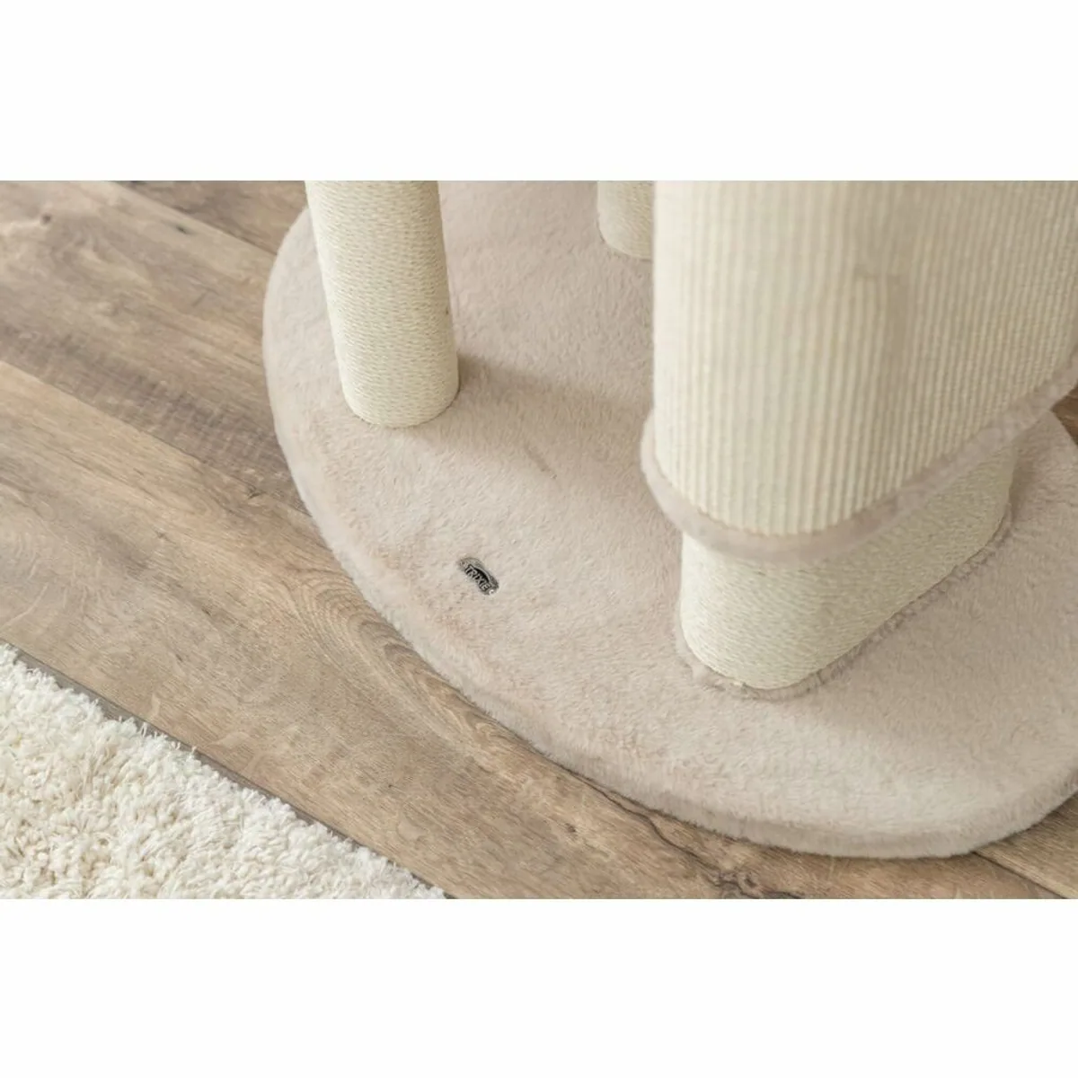 Trixie Kratzbaum XXL Elli, stilvolles Design, robuste Konstruktion, komfortable Liegeflächen 4